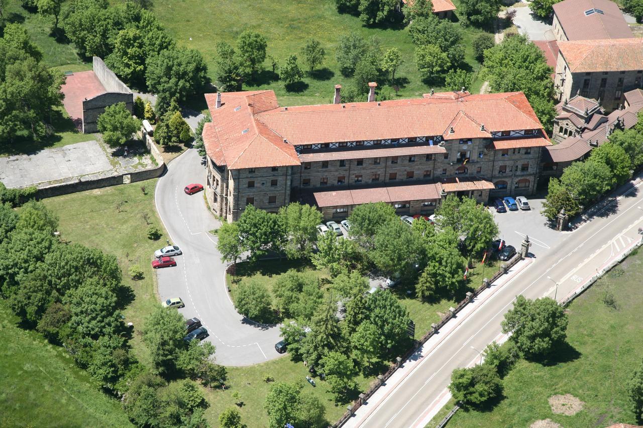 Balneario De Corconte Hotel Cabanas de Virtus Екстериор снимка